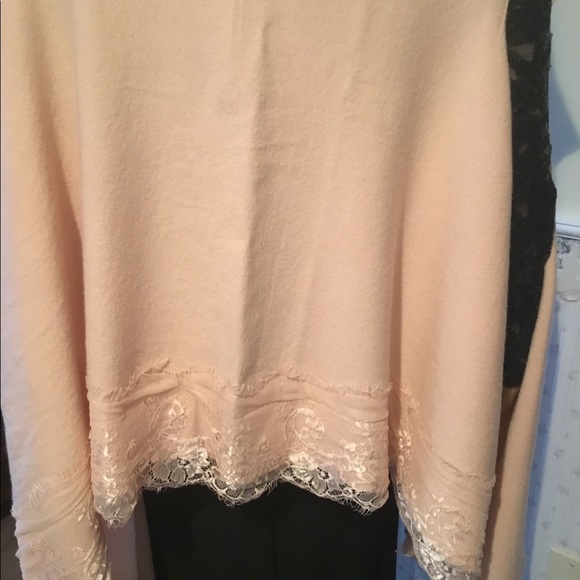 Pink shawl sleeveless poncho wrap with lace edging - Picture 8 of 8